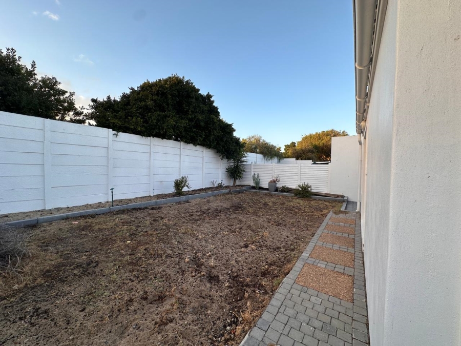 To Let 3 Bedroom Property for Rent in Table View Western Cape